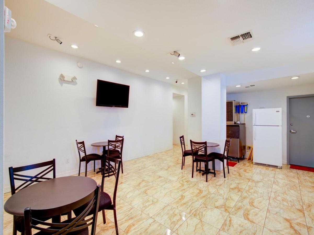Hotel Dilley Grand Luaran gambar