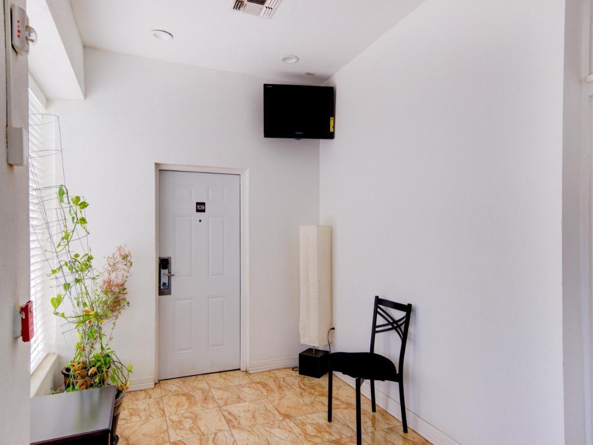 Hotel Dilley Grand Luaran gambar