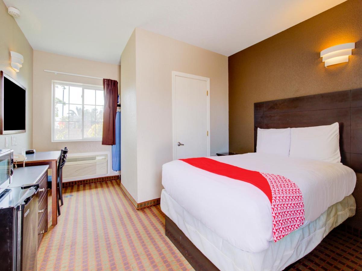 Hotel Dilley Grand Luaran gambar