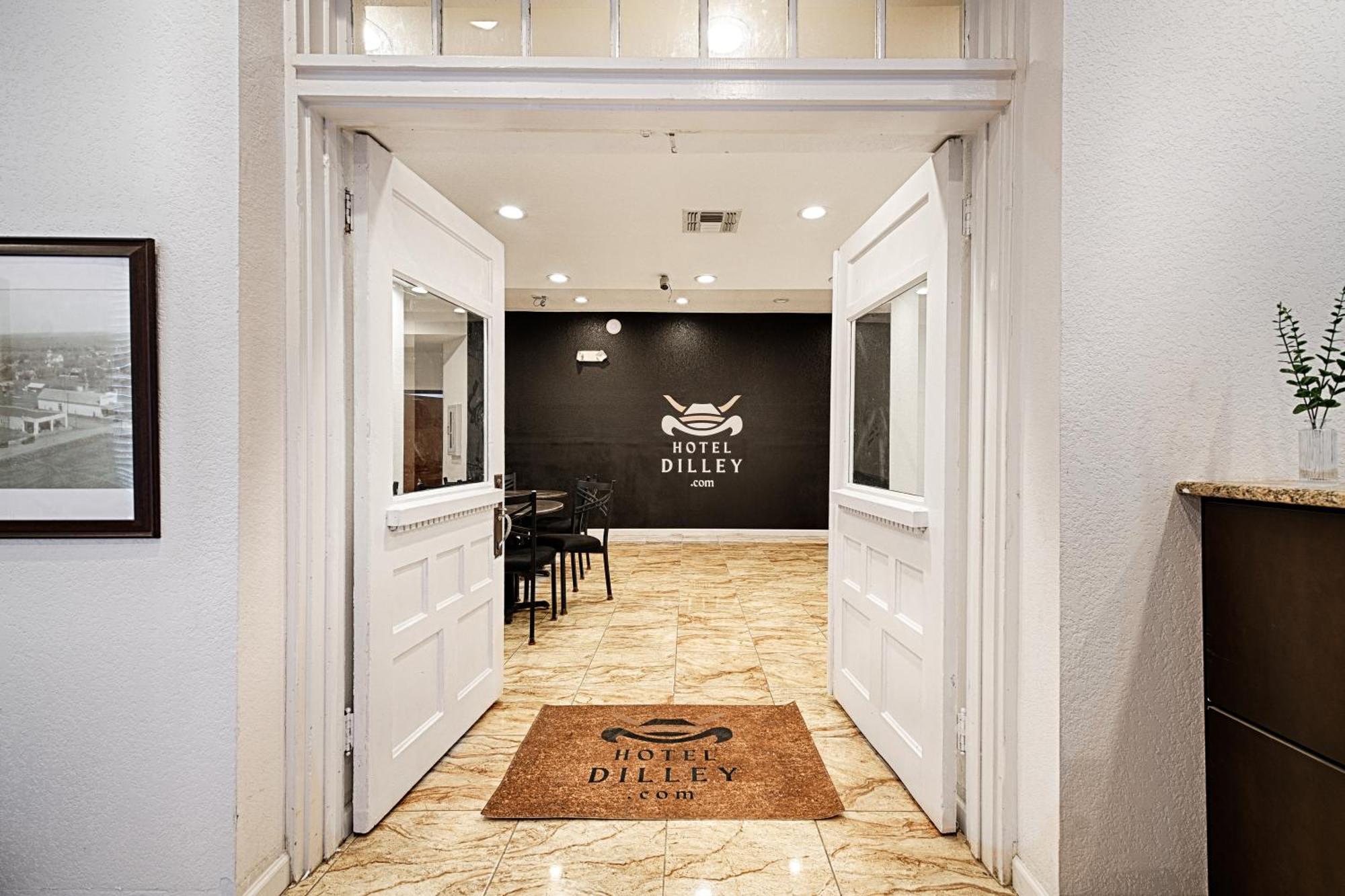 Hotel Dilley Grand Luaran gambar