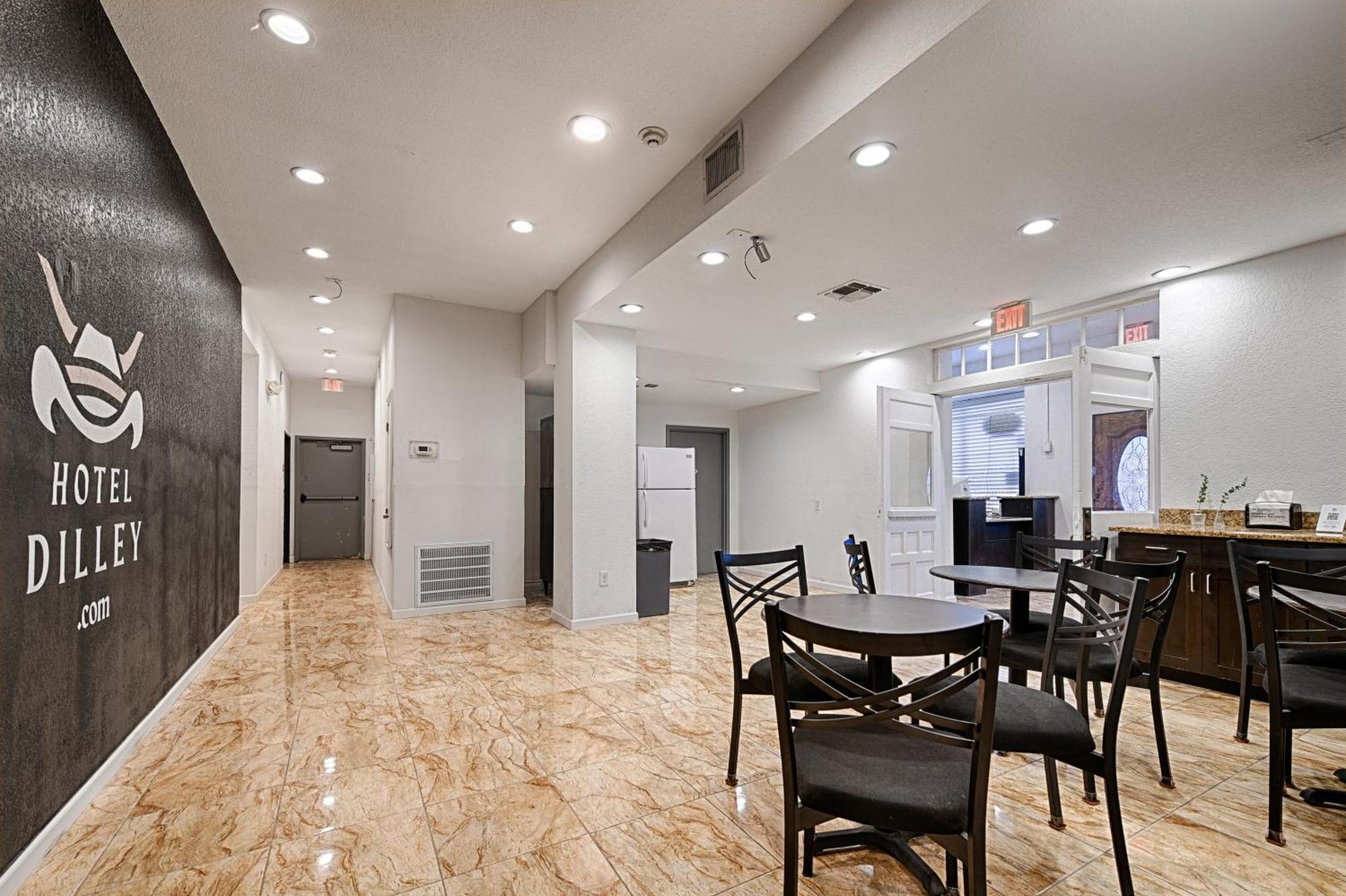Hotel Dilley Grand Luaran gambar