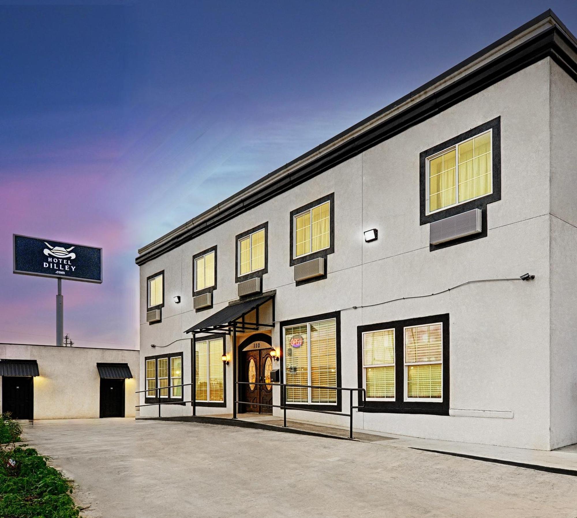 Hotel Dilley Grand Luaran gambar